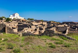 Археолози откриха малка къща с изящни фрески в Помпей 
