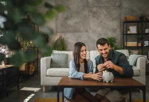 Виц: Скъпа, трябва двамата да отговаряме за семейния бюджет