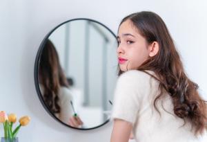 Научете тийнейджърката да обича себе си 