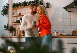 Виц: Скъпа, да направим нещо щуро тази вечер!