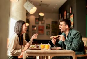 8 интимни въпроса, които не трябва да се срамувате да зададете на партньора си