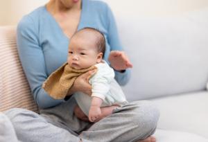 Трикове, когато бебето хълца