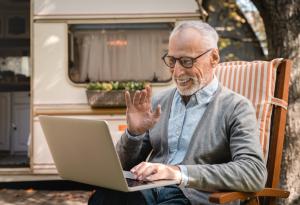 Свързаха използването на интернет от хора над 50-годишна възраст с по-добро психично здраве