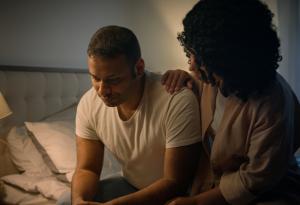 Виц: Mъж се прибира в 2 сутринта