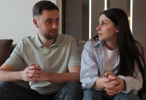 Виц: Скъпа, не мислиш ли, че се караме прекалено често?