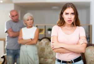 Виц: Свекървата - Хубава ви е къщата, ама...