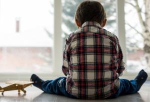 9-годишно изследване разкрива трайните ефекти на детските травми върху връзките ни като възрастни