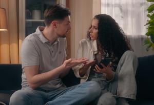 Виц: Съпруга крещи на мъжа си - Какъв е тоя сив косъм на сакото ти?