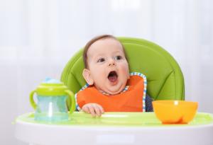 Какъв бебешки стол за хранене да купите