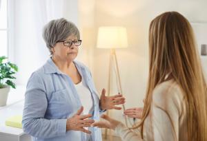 Виц: Мамо, влюбих се в най-добрия приятел на татко