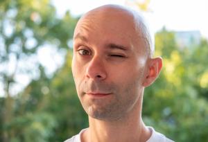 Виц: Как пестя гориво заради тъщата