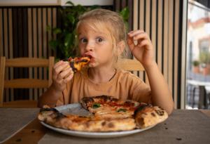 Виц: Детето си поръча пастичка