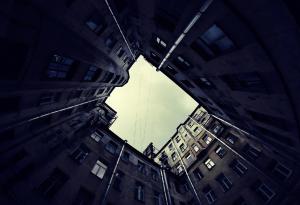 Обявиха победителя в априлското издание на „Страшен разказ в две изречения“. Темата за май е „Висини“