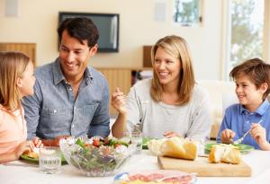 6 причини защо е полезно за децата да се храните заедно като семейство