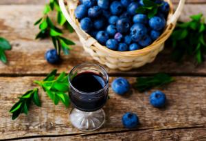 Чай на закуска, шепа зеленчуци на обяд и чаша вино вечер предпазват от деменция