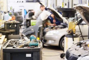 Виц: Искам да говоря с шефа ви!