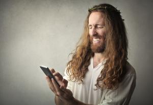 Виц: Как да разсмеем Бог