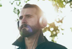 Защо тъжната музика ни прави щастливи?