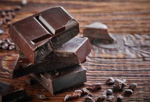 Горчивият шоколад ни засища по-лесно и дори ни пази от хипертония
