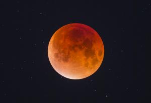 Тази нощ ни очаква „розова“ Суперлуна: Най-ярката за 2020-а!