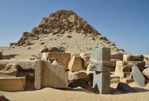 Археолози откриха неизвестни досега помещения в пирамидата на древноегипетския фараон Сахура в Абу Сир