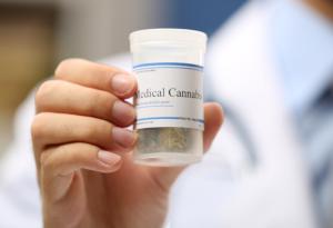 Медицинският канабис показва обещаващи резултати при пациенти с рак, разкрива мащабен мета-анализ