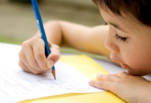 Как да научим децата да държат правилно молива