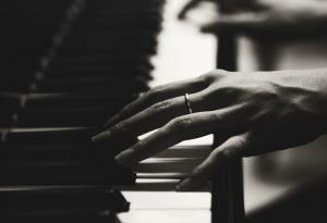 Първо проучване от този тип документира момиче с огледално движение и рядко заболяване