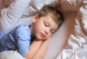 Учени: Не слагайте децата си да спят прекалено рано вечер