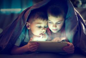 Децата могат да се научат да бъдат хора само от хората. Не от машините