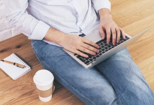 Компютър в скута? Уврежда мъжката плодовитост