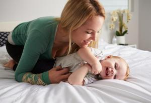 Полезно ли е гъделичкането на бебетата