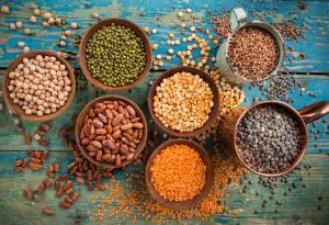 Повече бобови и по-малко червено месо подобряват здравето на мъжете