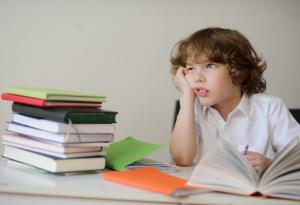 Трябва ли да помагаме на детето с уроците