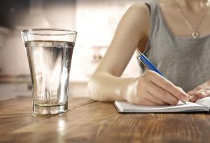Предстои ви изпит? Пийте чаша вода