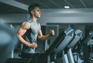 Колко често трябва да се храниш за оптимални резултати при покачване на мускулна маса?