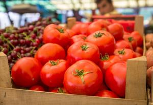 Виц: Колко пари са доматите?