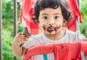 Науката: детето не променя поведението си, защото е яло сладко