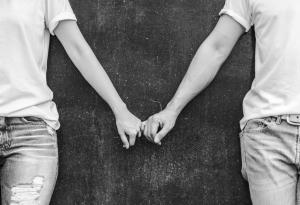 Защо на любовта ѝ е толкова трудно – размислите на един мъж