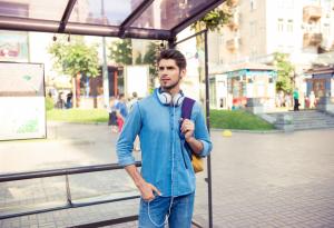 Виц: Чакам автобуса