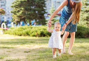 Как да придържате правилно малчуганите