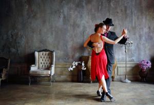 Вечерен виц: Какво е танго?