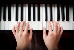 Свиренето на пиано има положително въздействие върху мозъка и подобрява настроението