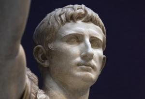 9 известни скулптури и мистериите, които витаят около тях