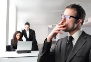 Виц: Колко пъти съм ви казвал да не пушите по време на работа!