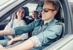 Виц: Как да вбесите мъжа си по пътя за морето