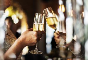 Двойките, които пият еднакво количество алкохол, са по-малко застрашени от развод