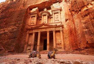 Откриха тайна гробница с 12 скелета под древната съкровищница на Петра