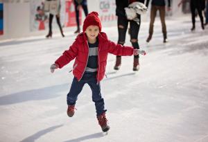 Защо ледената пързалка е бяла?