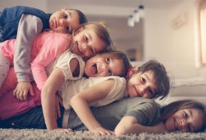 Как да помогнете на детето да си намери приятели